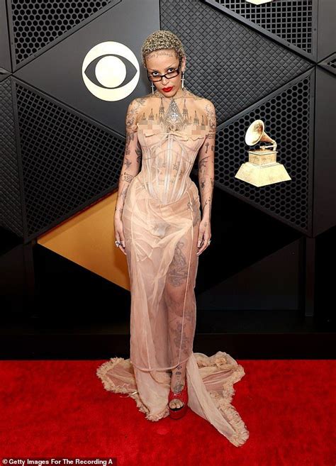 doja cat nipple out at grammys|Doja Cat Suffers Major Wardrobe Malfunction after Accidental Nip。